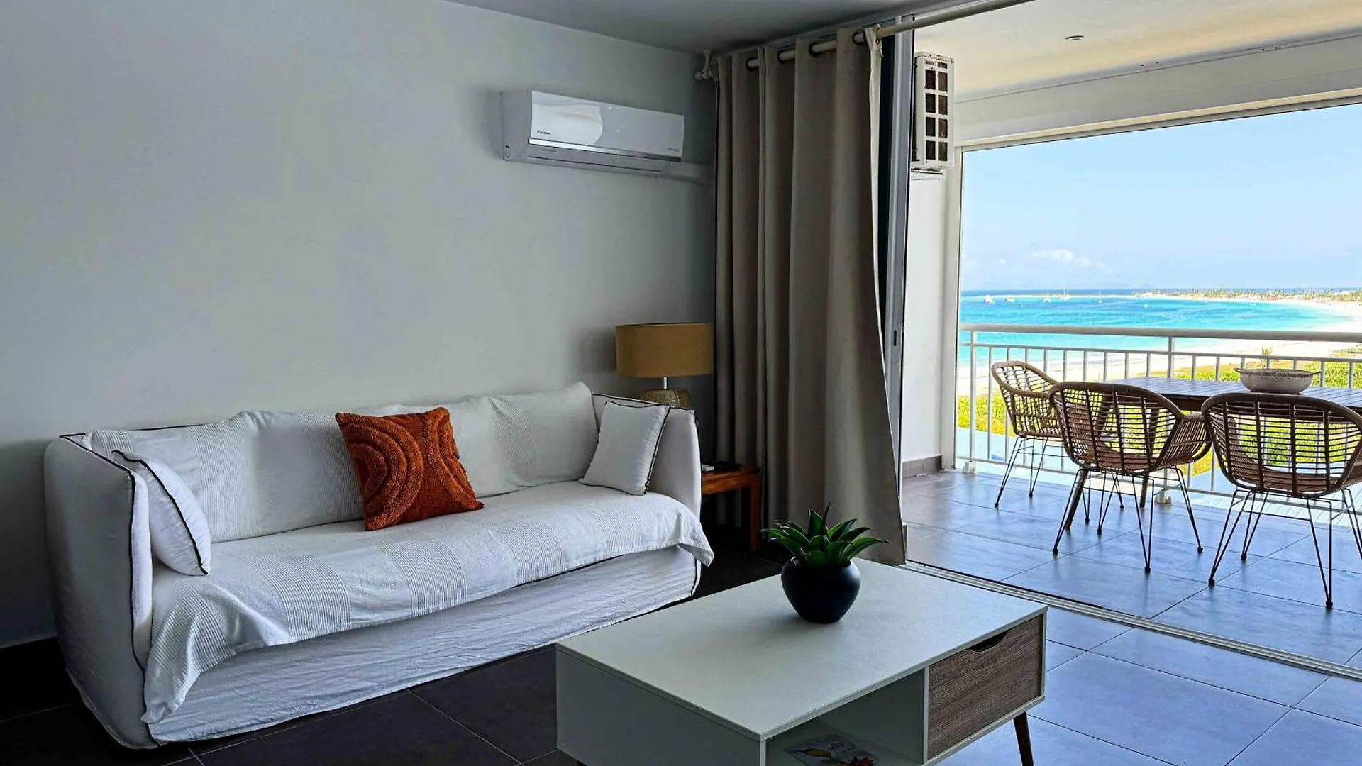 Top Floor Unit 520 Ft2 - 48 M2 With Stunning Dominant View On Ocean, St Barth, Orient Bay Cul de Sac 0*,  Sint Maarten/Saint Martin